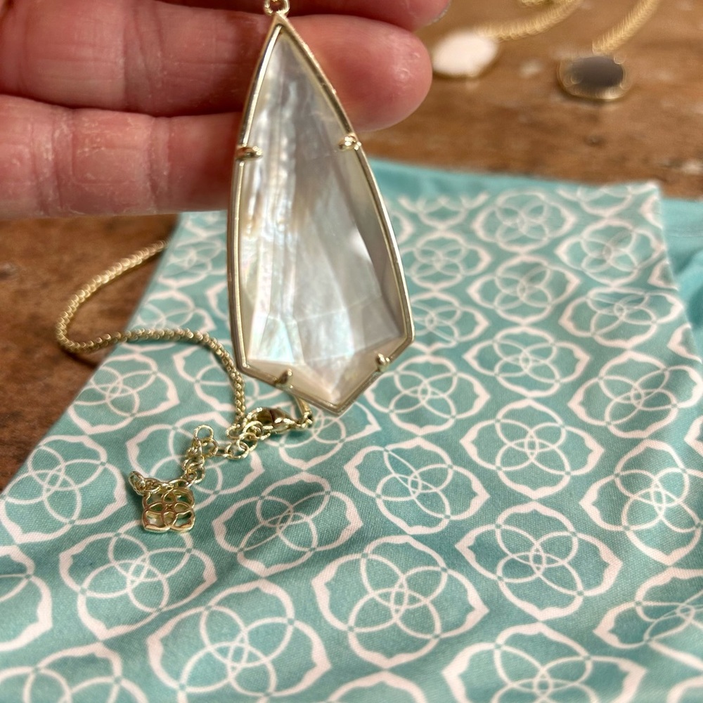 Kendra Scott Carole Long Necklace in Ivory pearl